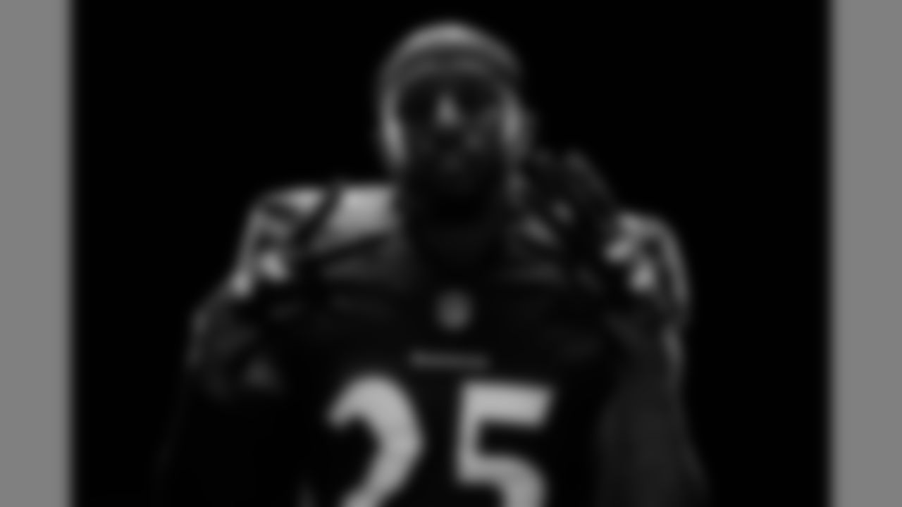 CB Tavon Young
