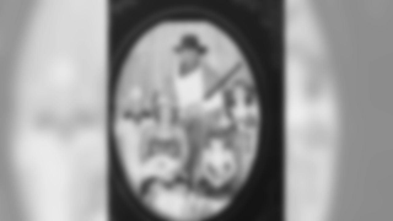 maxxwilliams [Maxx Williams]: Looking back at old family photos