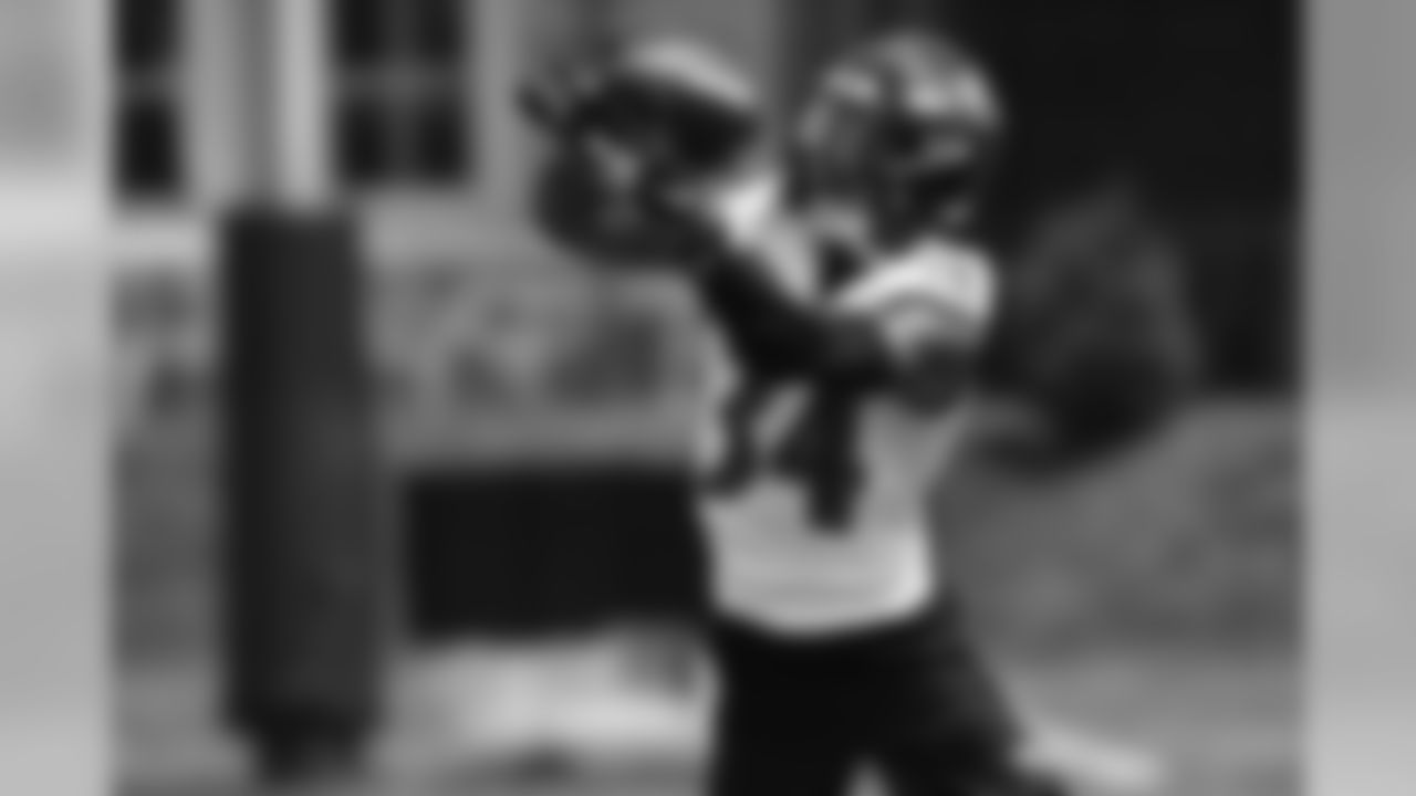 CB Anthony Averett
