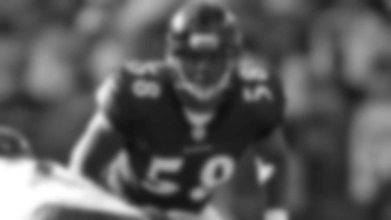 OLB – Peter Boulware (1997-2005)
One of the best at getting after the quarterback, Boulware is second on the Ravens' all-time sacks list with 70. He was the NFL Defensive Rookie of the Year in 1997, giving Baltimore a foundational pass rusher to build around.