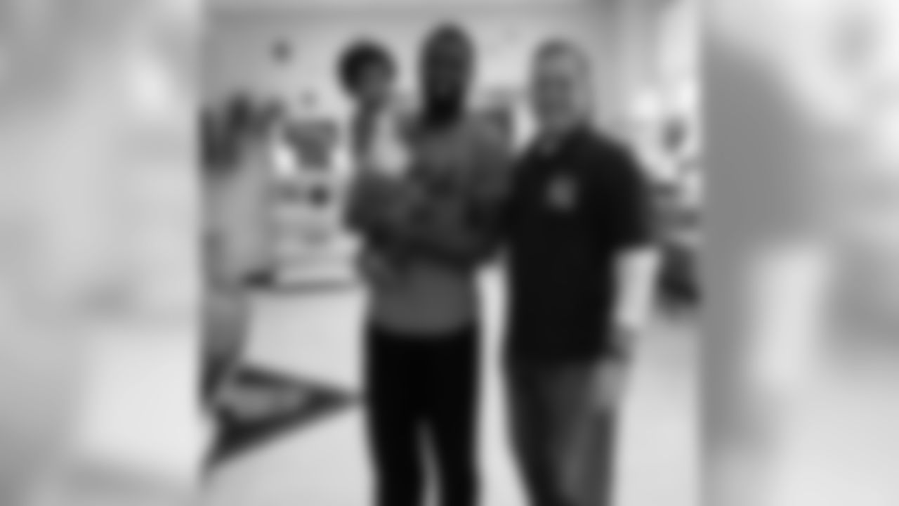 torreysmithwr[Torrey Smith]:2014 was the best and most important year of my life. My beautiful wife had our child and I grew so much in my faith, professionally, and as a man. There were plenty of hurdles I had to jump over this year but it made me better than ever. 2014 was a challenge that prepared me to dominate 2015! I will continue to become a stronger Christian, family man, and football player. #blessed #happynewyear