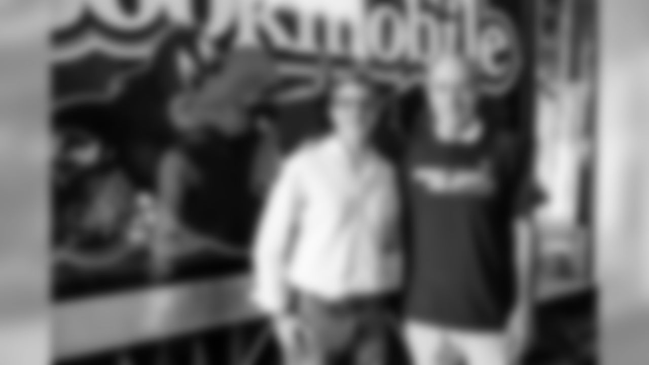 092319HuddleFor100WarehousePreview_0021