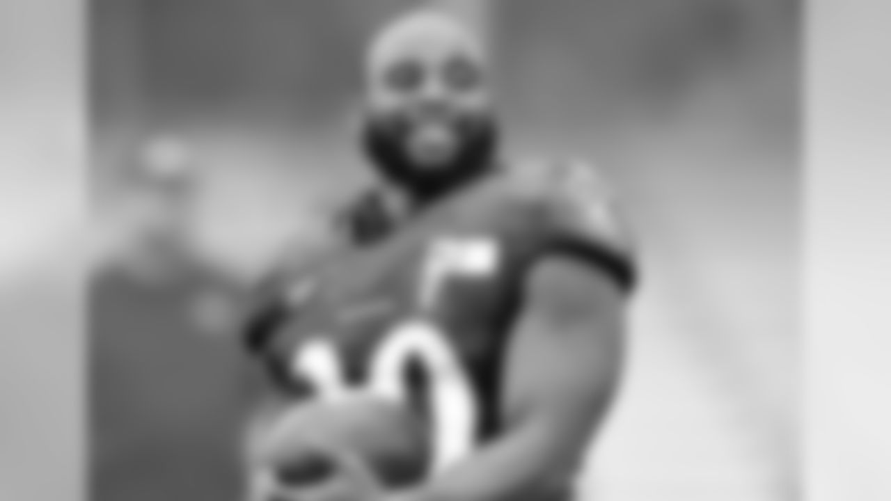 RB Kenneth Dixon