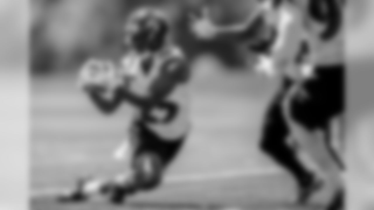 CB Tavon Young
Coming off a season-ending knee injury suffered last offseason, Young picked up where he left off in a strong rookie year. He's the Ravens' clear top slot option and has broken up several passes in one-on-one drills. He's still scrappy and seems to trust his knee's health.