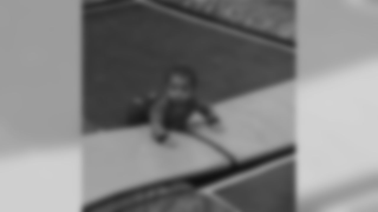 arr2four[Kyle Arrington]: Lil homie enjoying sky zone for the first time #FamilyOuting