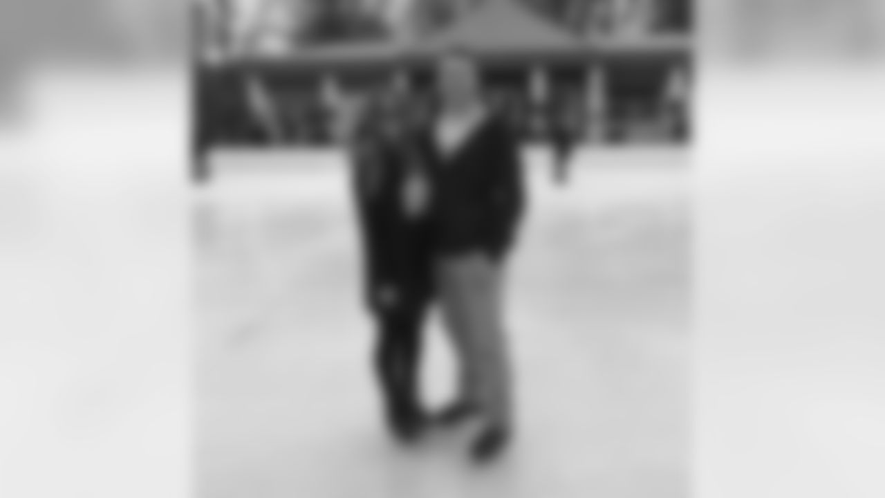 juicecheck44[Kyle Juszczyk]: Escaped an attack from a rabid squirrel in Boston Common in order to carve up the ice with this figure skater #1yeargramiversary