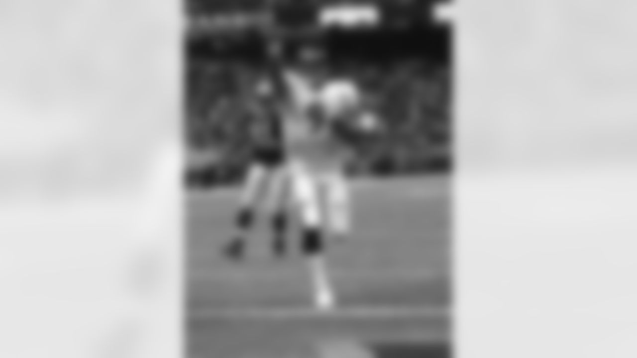 Steve McNair game action from the 2006 season.