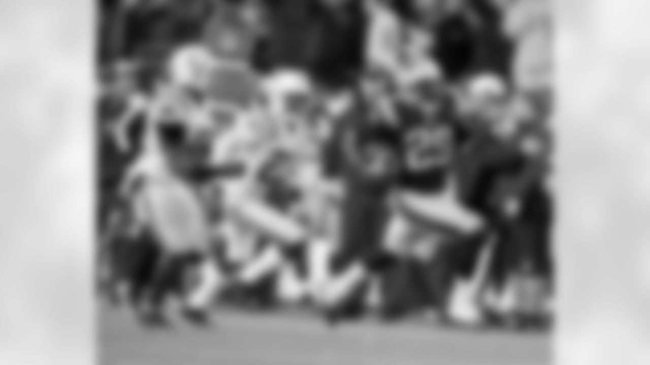 The Ravens want to diversify their running back corps and the 6-foot, 250-pound Blount would do just that. He rumbled for 772 yards last year in New England, including 189 yards in the regular-season finale in Buffalo and 166 yards against Indianapolis in the playoffs. Blount could help split carries between Ray Rice and Bernard Pierce, and be used as a short-yardage or goal-line option.