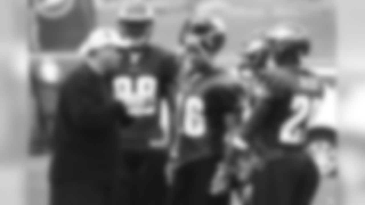 2003-12: (with Philadelphia) Spent 10 seasons with the Eagles, including nine (2004-12) as the team's offensive coordinator/assistant head coach...Under his guidance, 10 different offensive players earned a total of 17 Pro Bowl honors. In his final season with the Eagles, the offense set a then-franchise standard in completions (367). RB LeSean McCoy had a league-high 17 rushing TDs and finished fourth in rushing yards (1,309) en route to earning a Pro Bowl nod. Philadelphia set a franchise mark in total points (439, since broken) for the third-consecutive season, which helped Mornhinweg earn Pro Football Weekly NFL Assistant Coach of the Year honors. The offense also set single-season records in completion percentage (62.0) and average per rush (5.4). In his first season guiding the offense, Philadelphia advanced to Super Bowl XXXIX.