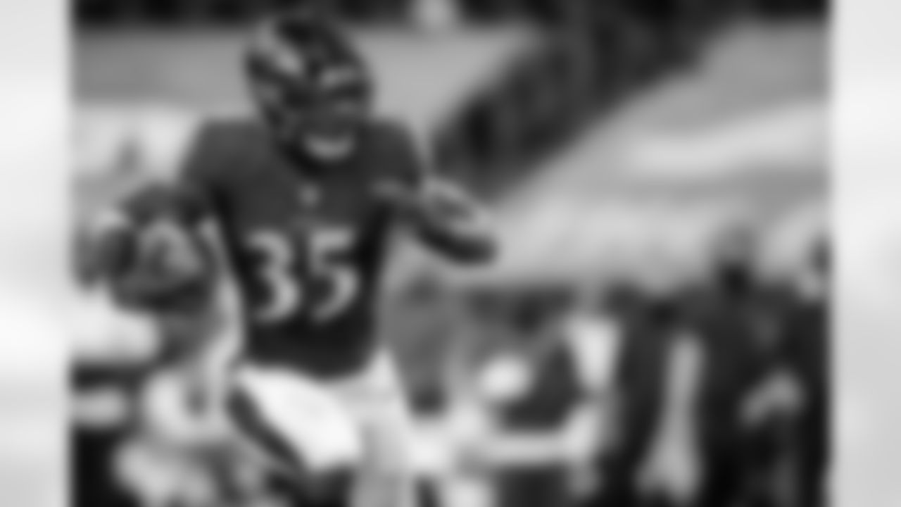 RB Gus Edwards