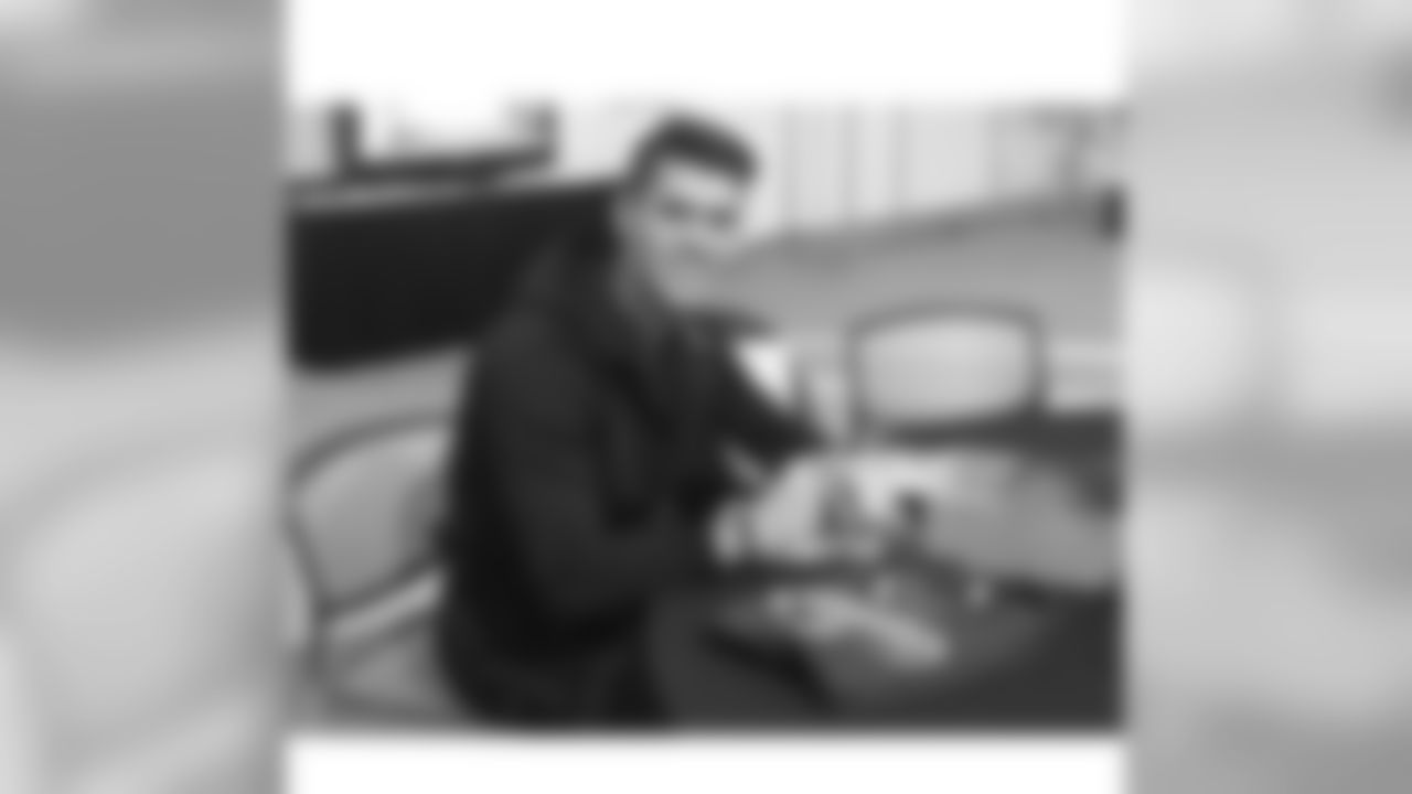 jtuck9[Justin Tucker]:Knocking out some autos before I take the field at the NFL Experience in Phx! #SBXLIX