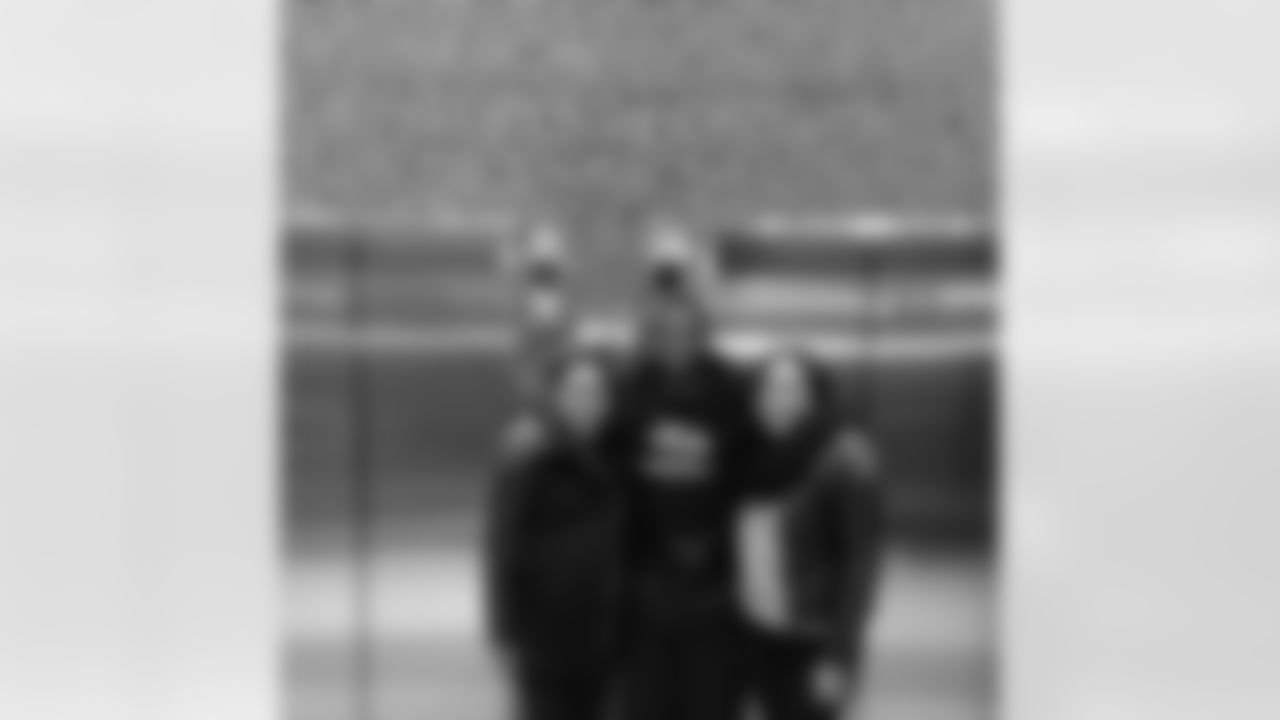 torreysmithwr [Torrey Smith]: Great time spending Christmas Eve with @libraladii @japalm Dianne Kendall and Cali passing out gifts