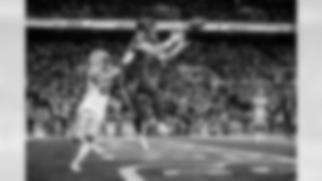 TE Mark Andrews catches a touchdown pass