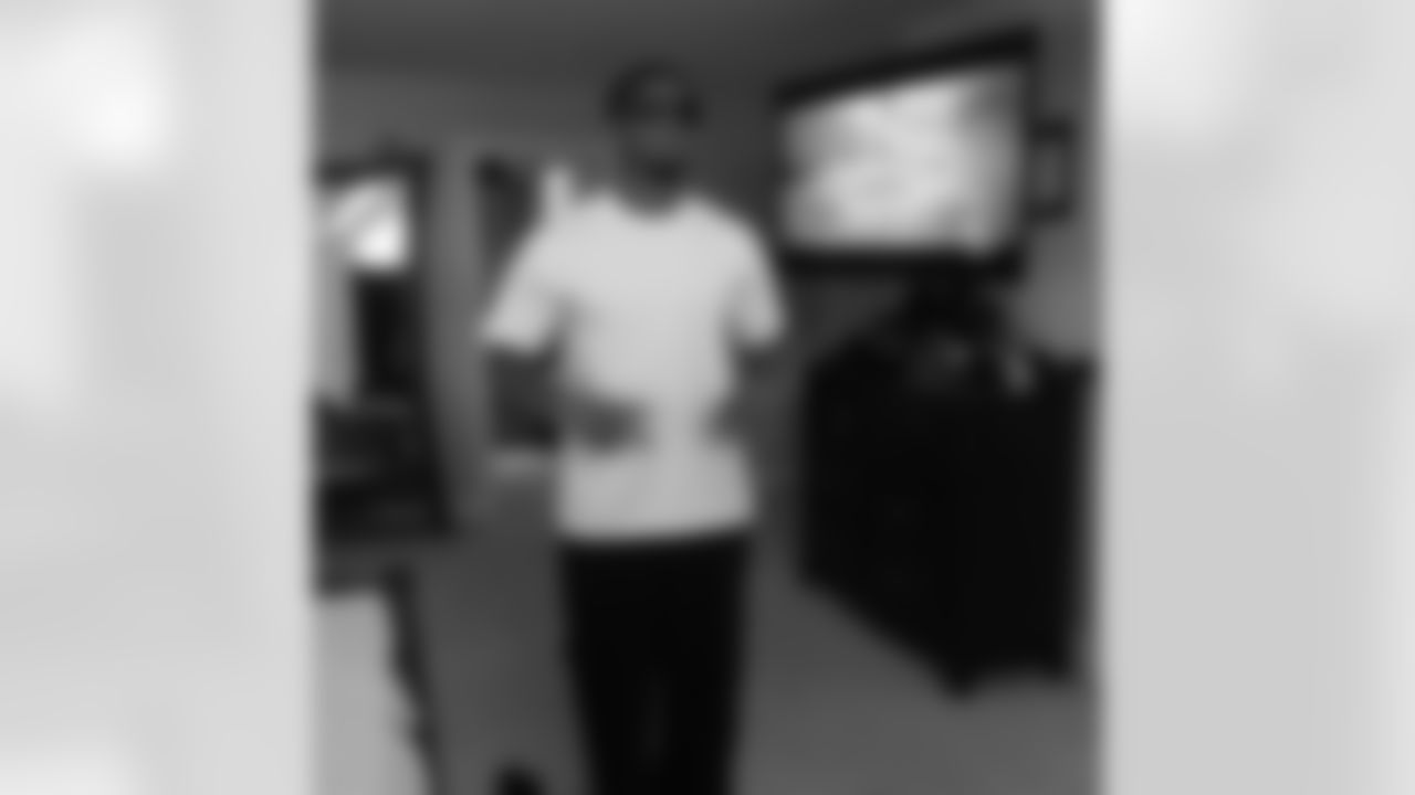 trulybean [Jimmy Smith]: Pro Club swagg lol with the OG locs..