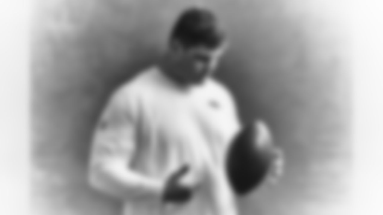 Center Tyler Linderbaum poses for his rookie portrait.