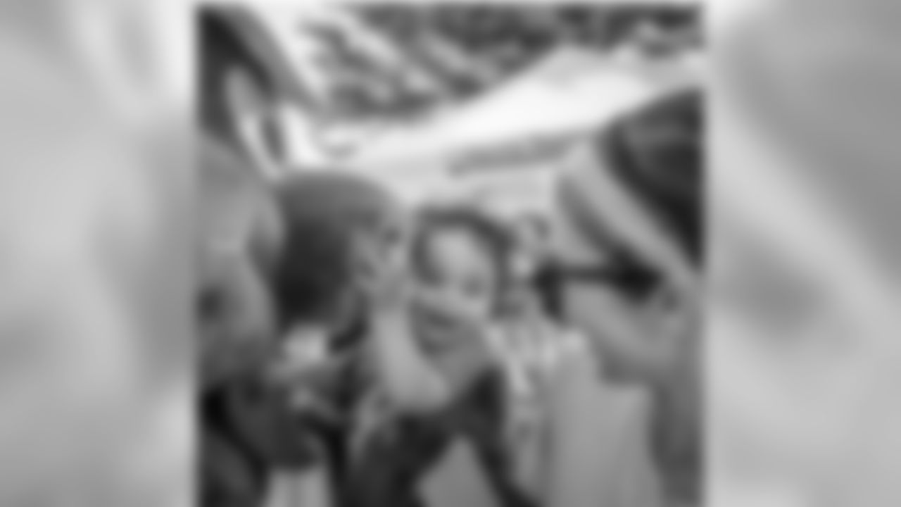 aceandsmitty[Steve Smith Sr.]:Ace & Deuce... my hearts Boy how did I get so lucky?#Stevesmithsr #teammarshmallow #blessed #family1stalways