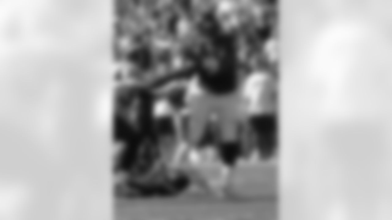 Steve McNair game action from the 2006 season.