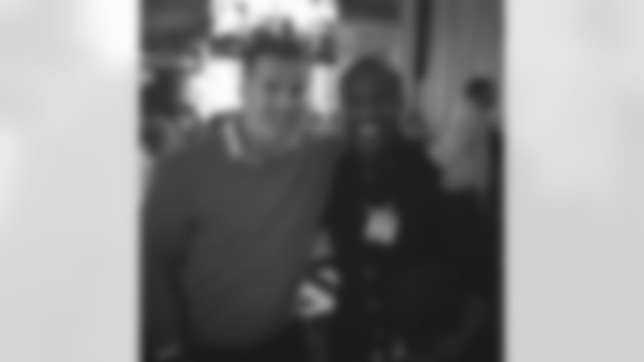 jforsett[Justin Forsett]:Great to hangout with Kevin Plank & my @underarmour Family tonight! #IWill