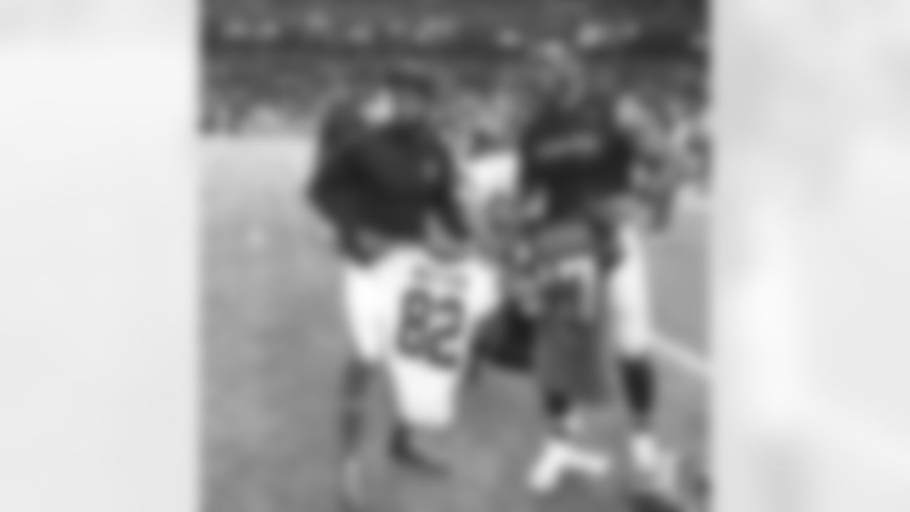 benjaminswatson [Benjamin Watson]: You never know who your next teammate will be in this league! Welcome to Baltimore @devinanytimehester_17! #GOAT #OneFamily