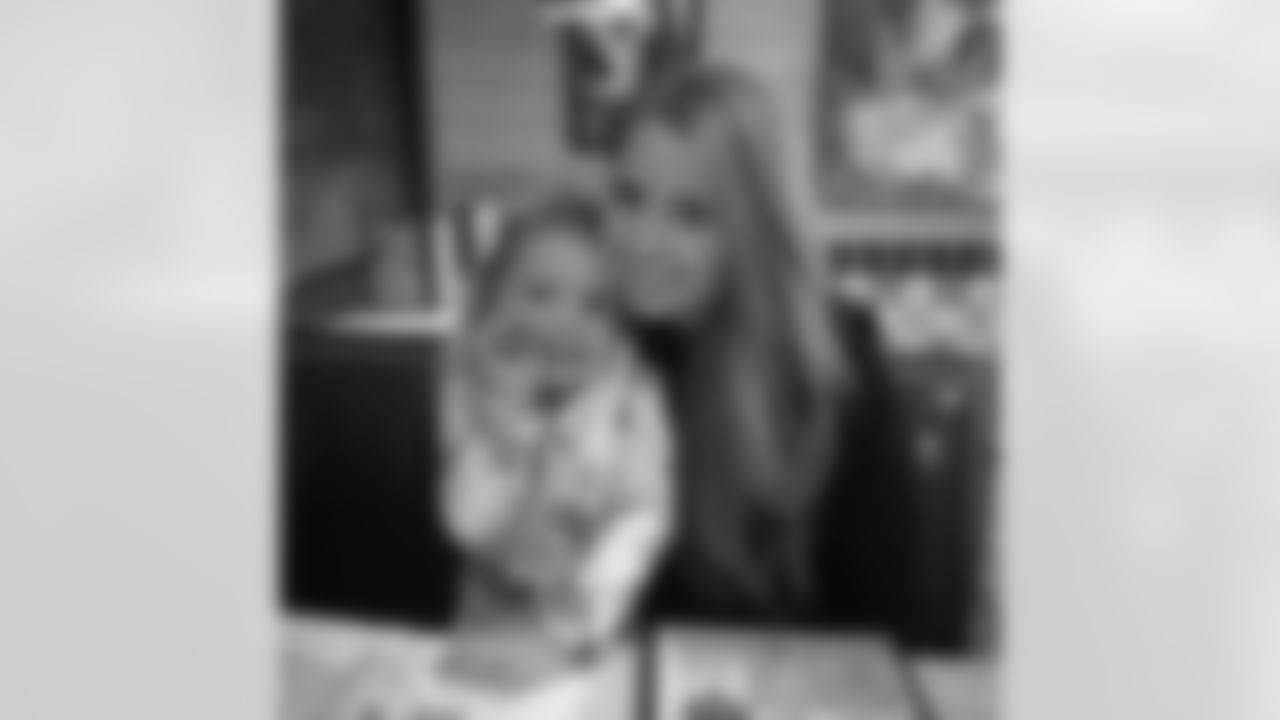 jtuck9[Justin Tucker]: Lunch date with 3 of my favorites! Oh how I missed you, chips & salsa #Chuys