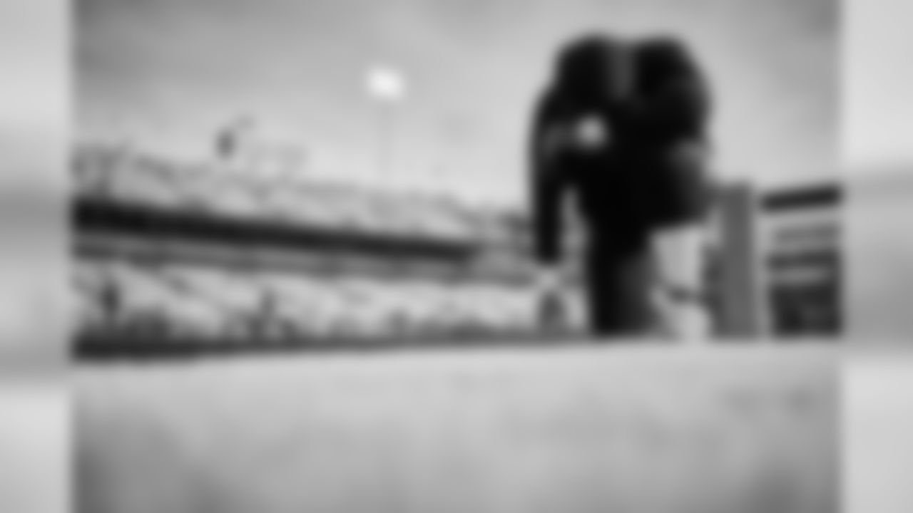 Bills_120819sh004