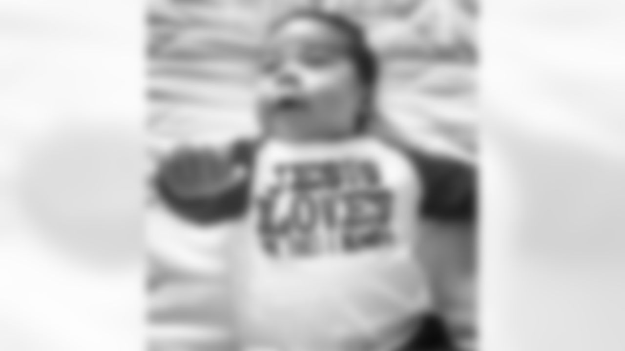 aceandsmitty [Steve Smith Sr]: Thanks @tinkandkey for my #jesuslovesme t-shirt! #letyourlightshine #jesus #babydeuce #stevesmithjr #babyreppinjesus #lovemesomehim