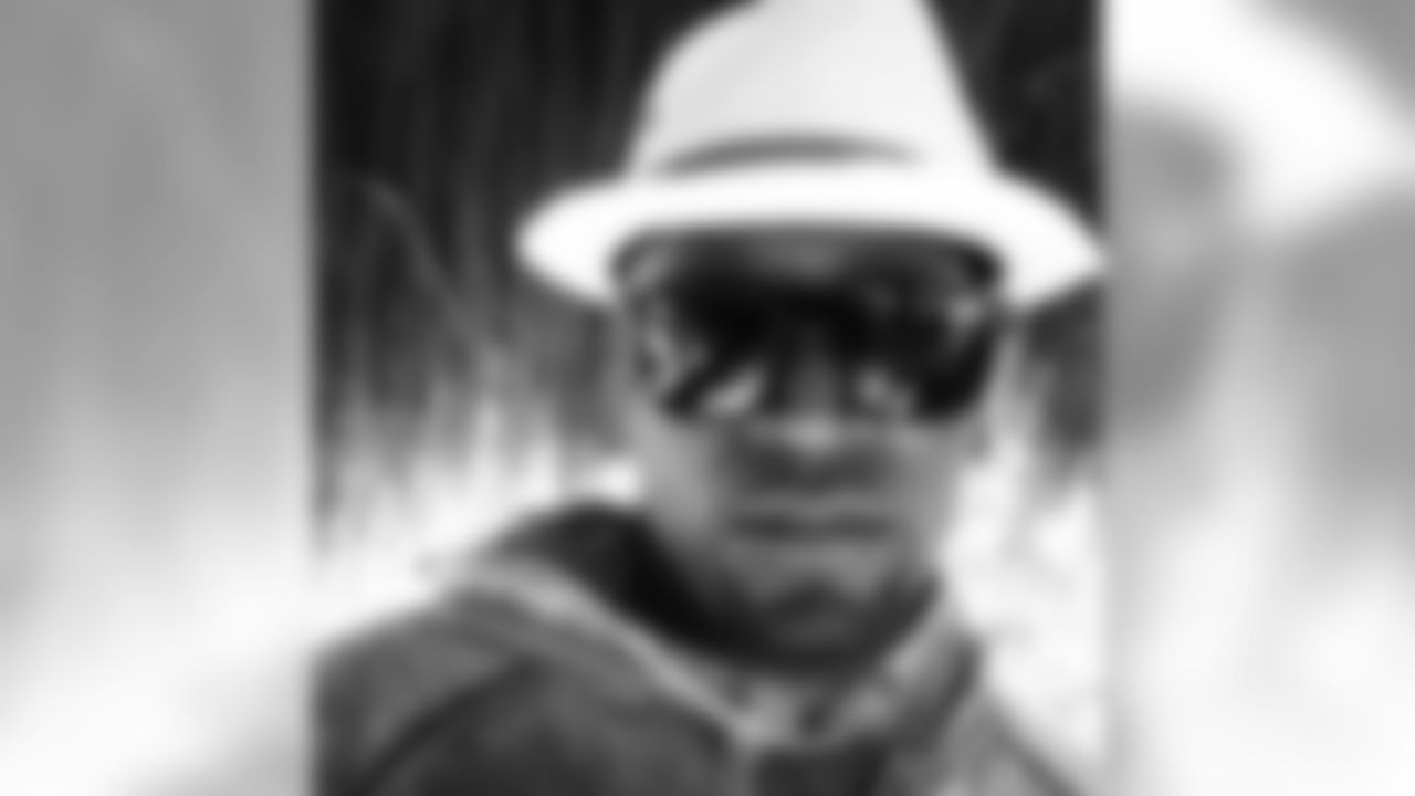 eugenemonroe60 [Eugene Monroe]: Mexico. The turn up is real. Juan had the hats 6 for 30!