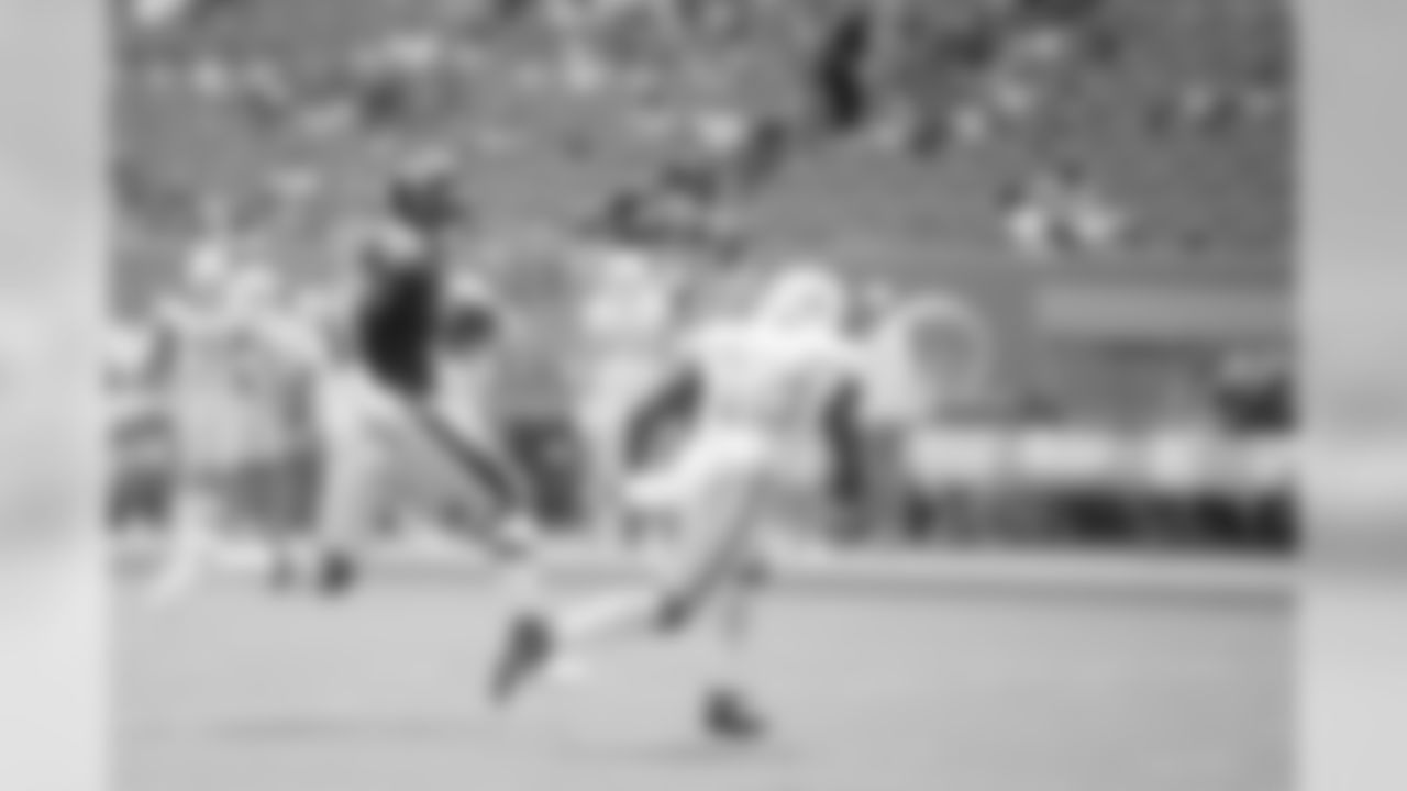 DB/LB Anthony Levine Sr.
