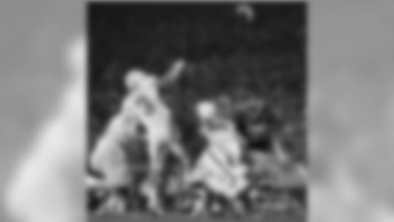 334upshaw41[Courtney Upshaw]:#tbt #letsgetit