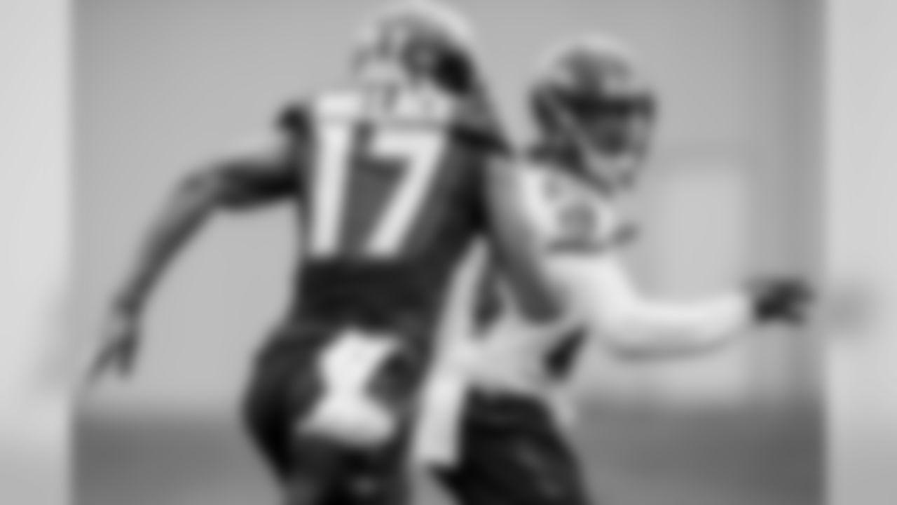 CB Brandon Carr