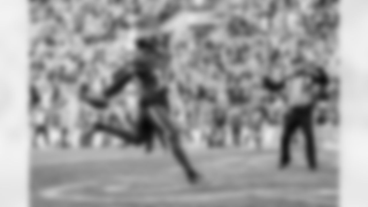 S Chuck Clark scores after intercepting a pass