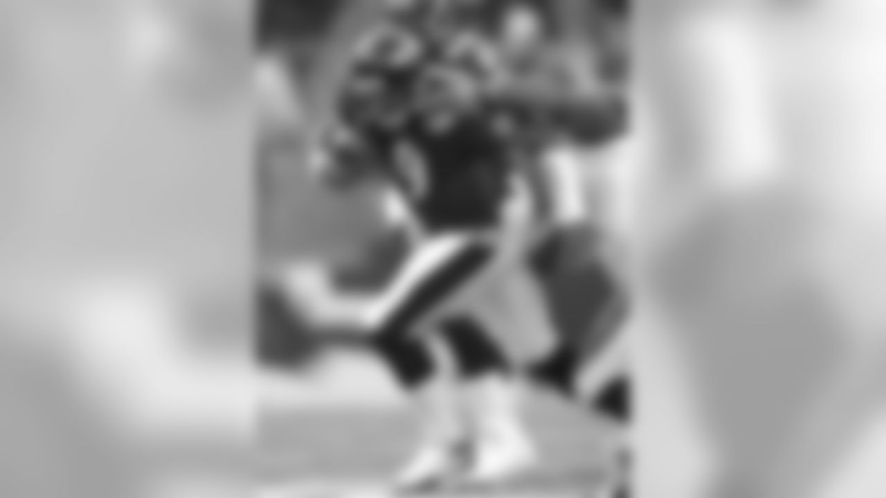 Steve McNair game action from the 2006 season.