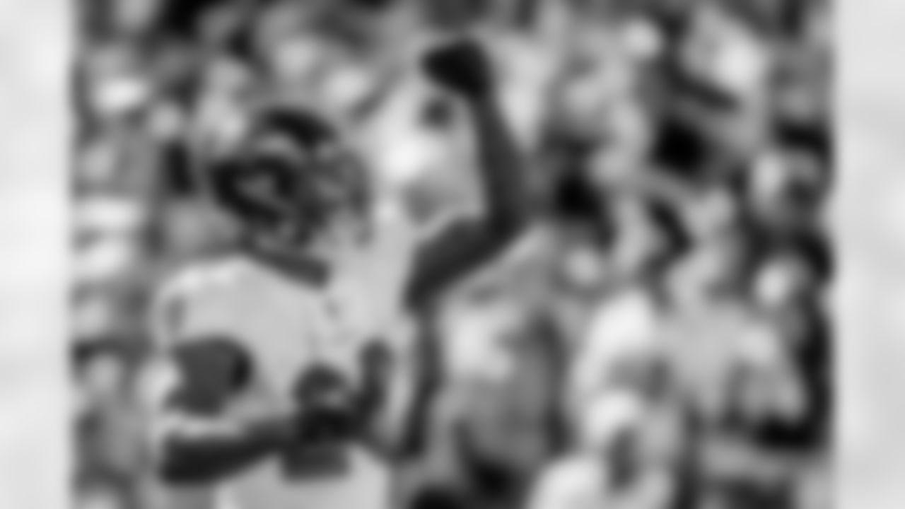 RB Latavius Murray celebrates after scoring a touchdown