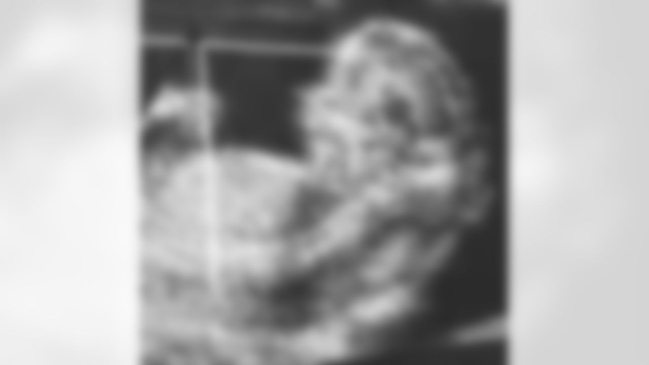 dmims70 [David Mims]: So its official me and @iamallylee are having our 1st child and it's a little girl. Super excited and can't wait for her to get here