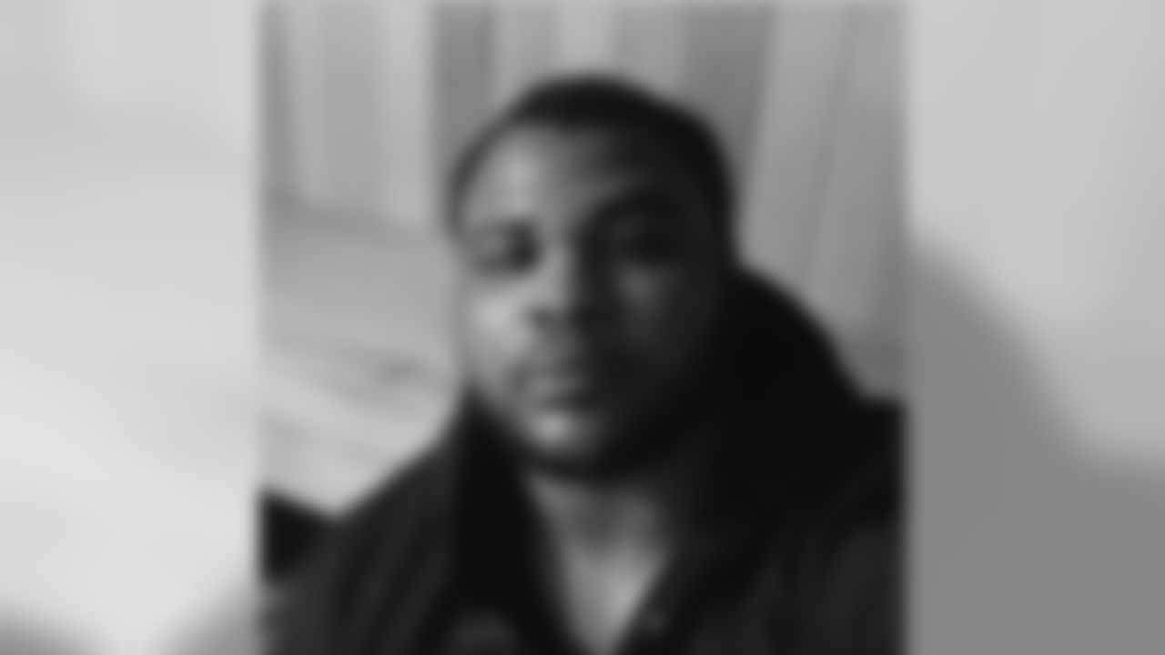 brandonw_66[Brandon Williams]:OMG I'm madly in love with this Woman @alyssawylene #BaconRoses #IGotBaconRoses!!! #MyBaeBetterThanYours #BouquetOfBacon #BDayWeekend #ItsAboutToGoDown