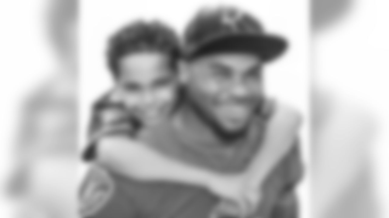 aceandsmitty[Steve Smith Sr.]: Bam & I. Two peas in a pod.#father&son bond unbreakable!!!! #agent89 #stevesmithsr #bam #playlikearaven #purplebirdgang #ravensnation #ravens