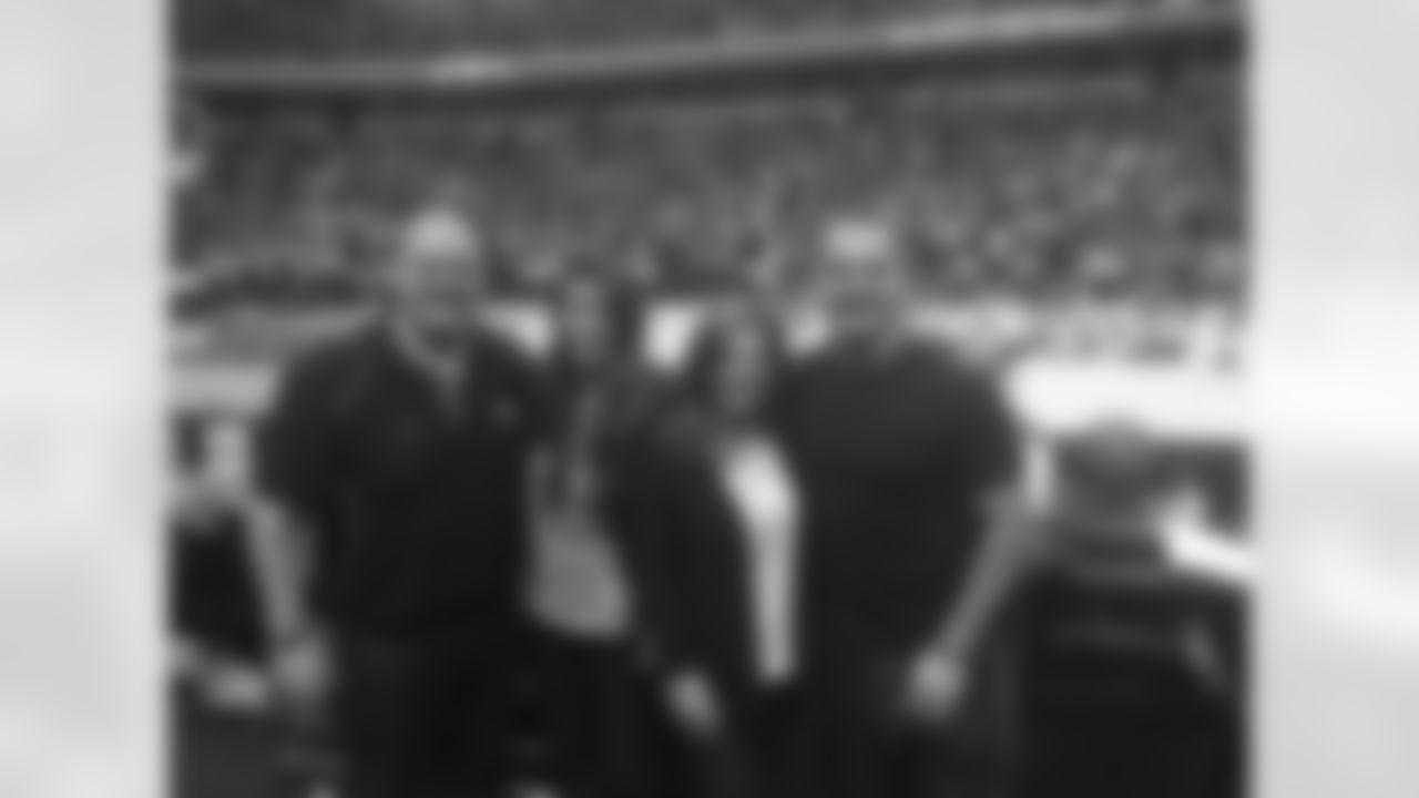 mikecamp15[Michael Campanaro]: Front row with the Fam! #Gowizards !!