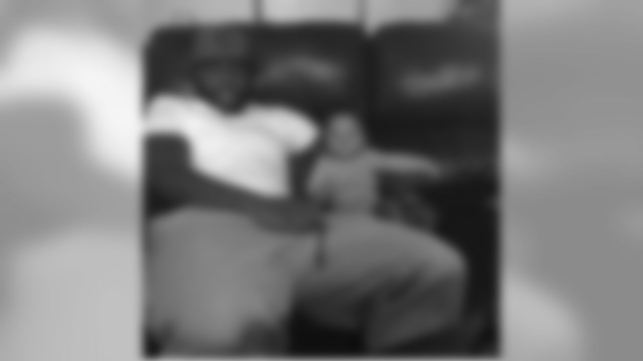 bamabred24[Darian Stewart]:Spending the day wit my main man