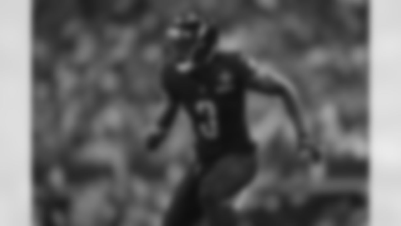 William Jackson
Jackson is a former first-round pick (2016) of the Cincinnati Bengals. He soon became a full-time starter before signing a hefty deal with Washington before the 2021 season. Jackson was once considered one of the better slot corners in the game. However, Jackson was traded to the Steelers midway through last season, was placed on injured reserve in mid-November and released.
