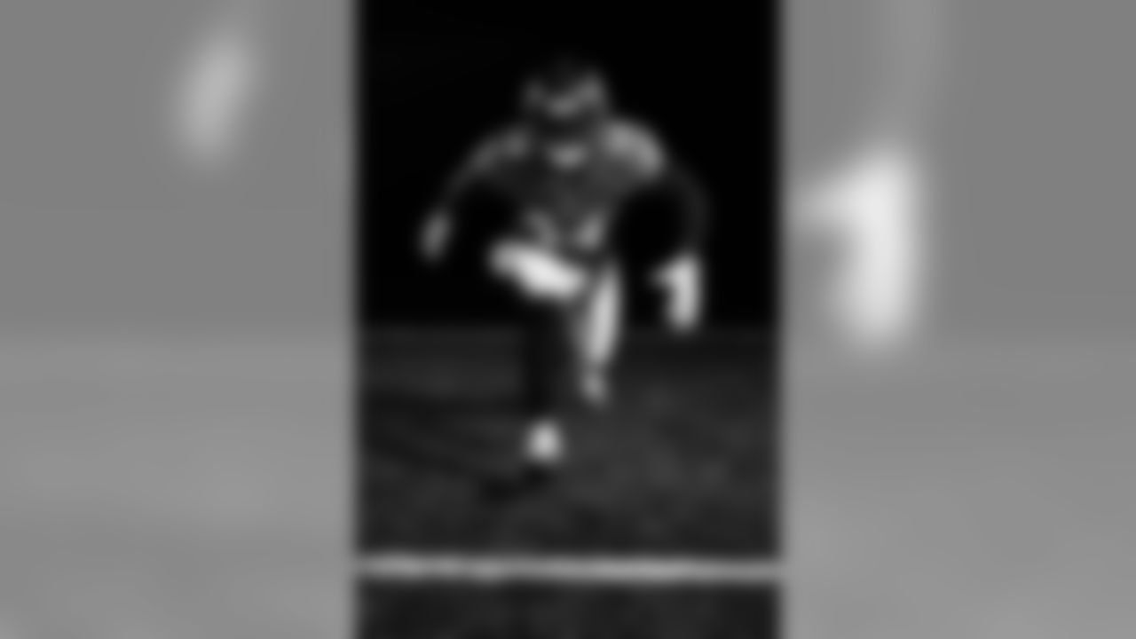 OLB Tyus Bowser
