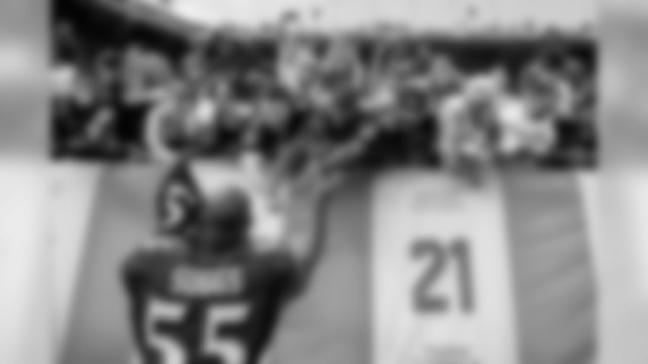 Suggs120714sh22
