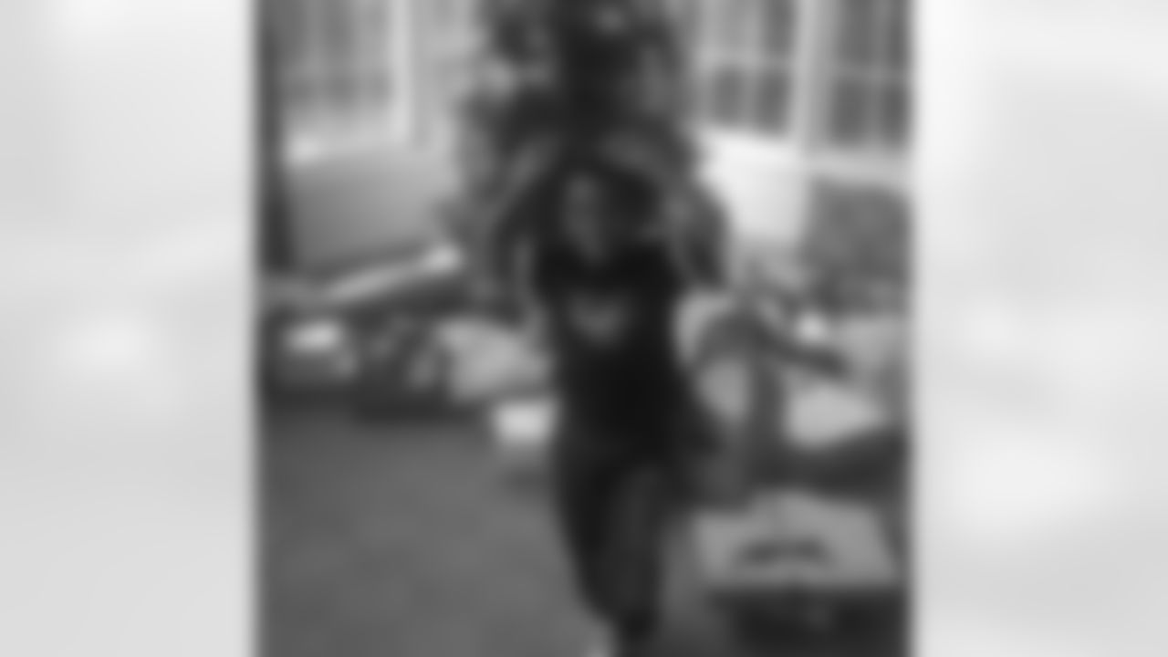 artj97 [Art Jones]: He is so blessed and don't even know it! My brothers and I talked on the phone earlier about how as kids we got one or two gifts that we all had to share. We were so poor we didn't know it because family was all we needed and all we had! Thank you god. Happy birthday