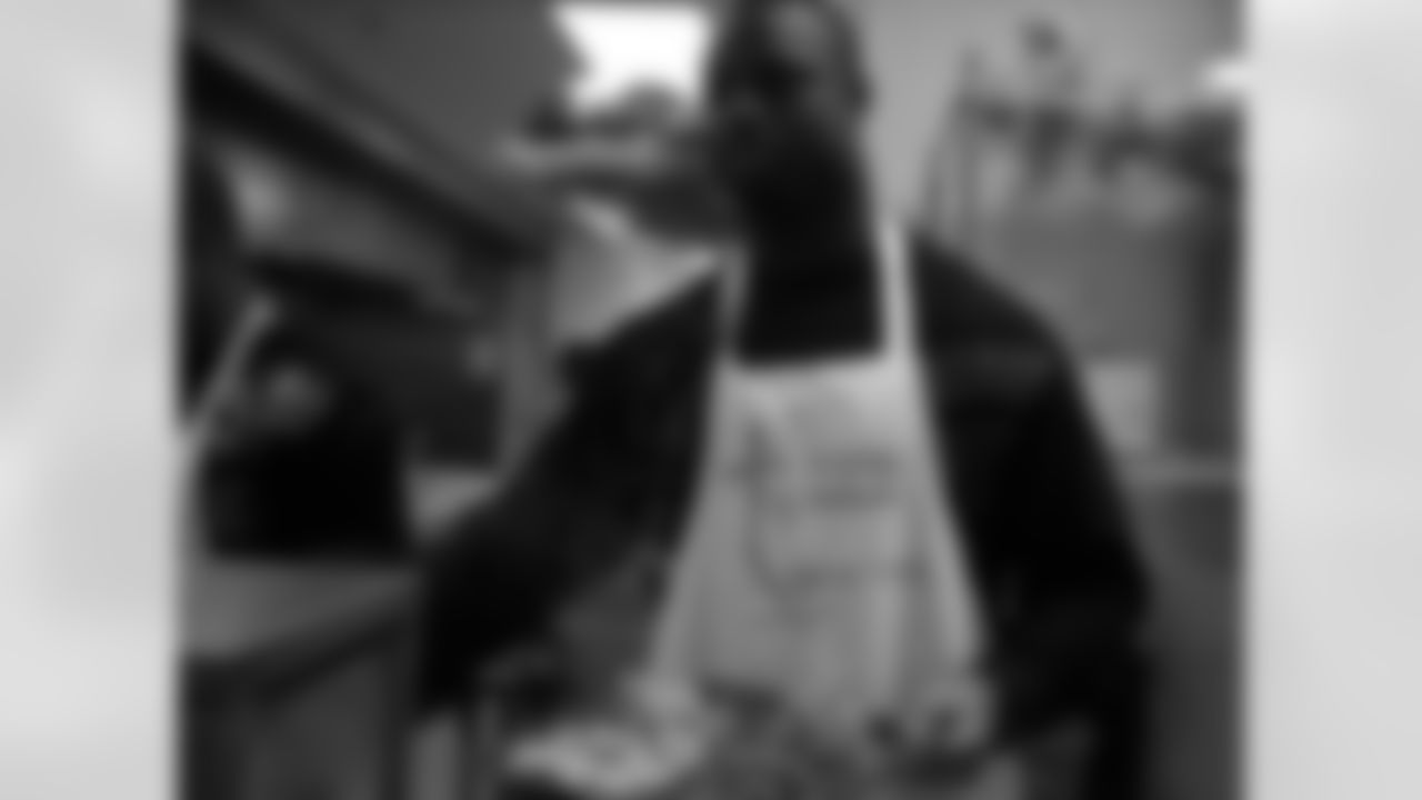 Bart Scott, Ray Rice, Edgar Jones, Derrick Martin and Antwan Barnes volunteer at the Helping Up Mission in downtown Baltimore to provide Thanksgiving meals in November 2008.