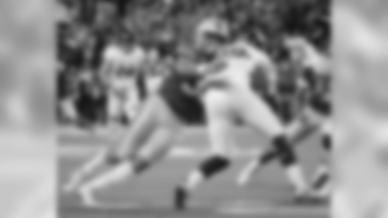 Ohio State Buckeyes linebacker Malik Harrison (39) brings down Northwestern Wildcats wide receiver Riley Lees (19) during the third quarter of the Big Ten Conference Football Championship between the Ohio State Buckeyes and the Northwestern Wildcats on Saturday, December 1, 2018 at Lucas Oil Stadium in Indianapolis, Indiana. [Joshua A. Bickel/Dispatch]