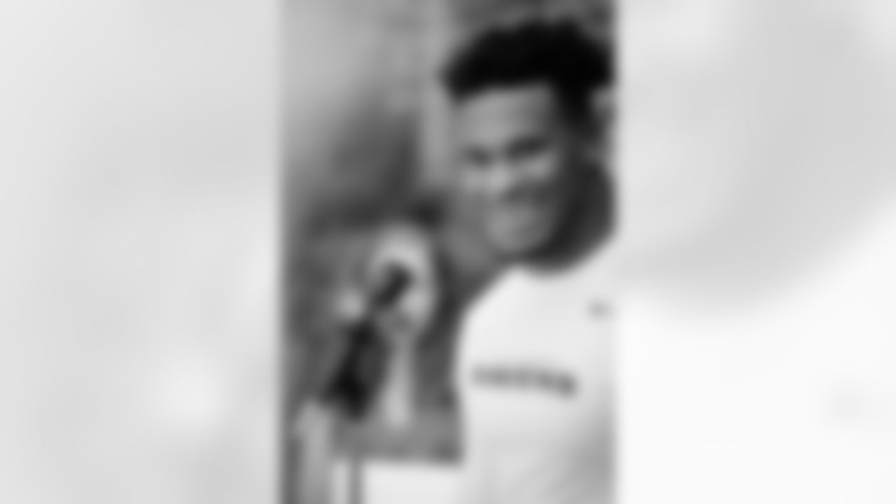 LB Kenny Young