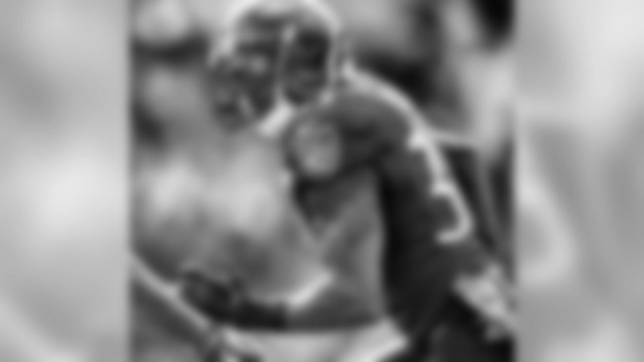 ravens[Baltimore Ravens]: The Ravens have signed safety Will Hill to a two-year contract extension. #PlayLikeARaven #RavensNation