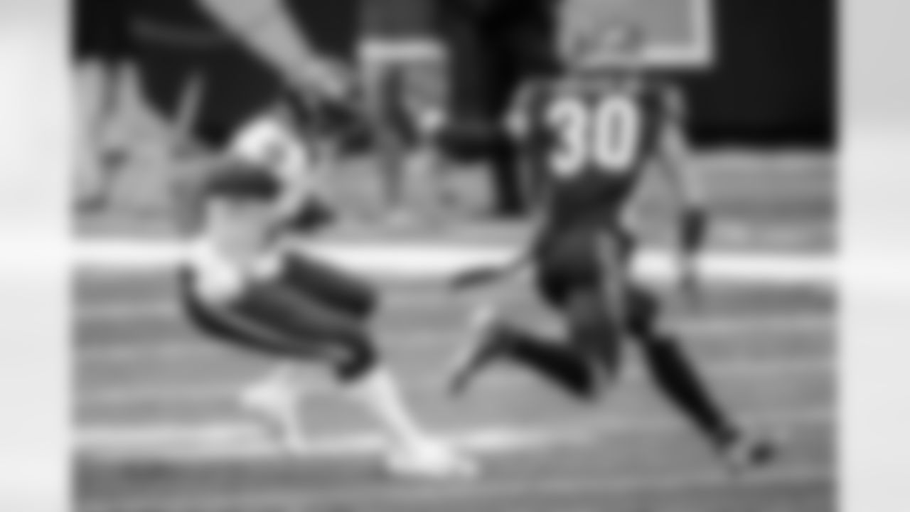 RB Gus Edwards