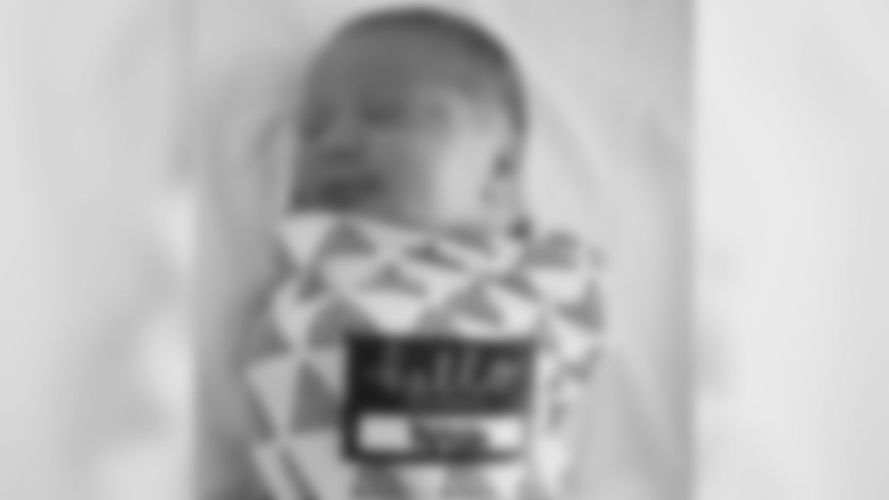 brandonw_66 [Brandon Williams]: Nash Calhoun Williams •10.3lbs•22"•8.10.16• @alyssawylene #DoubleDaddy #HappiestManInTheWorld