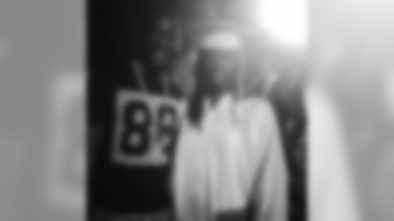 lwebb21 [Lardarius Webb]: My baby sis!! Love you girl! @webb40