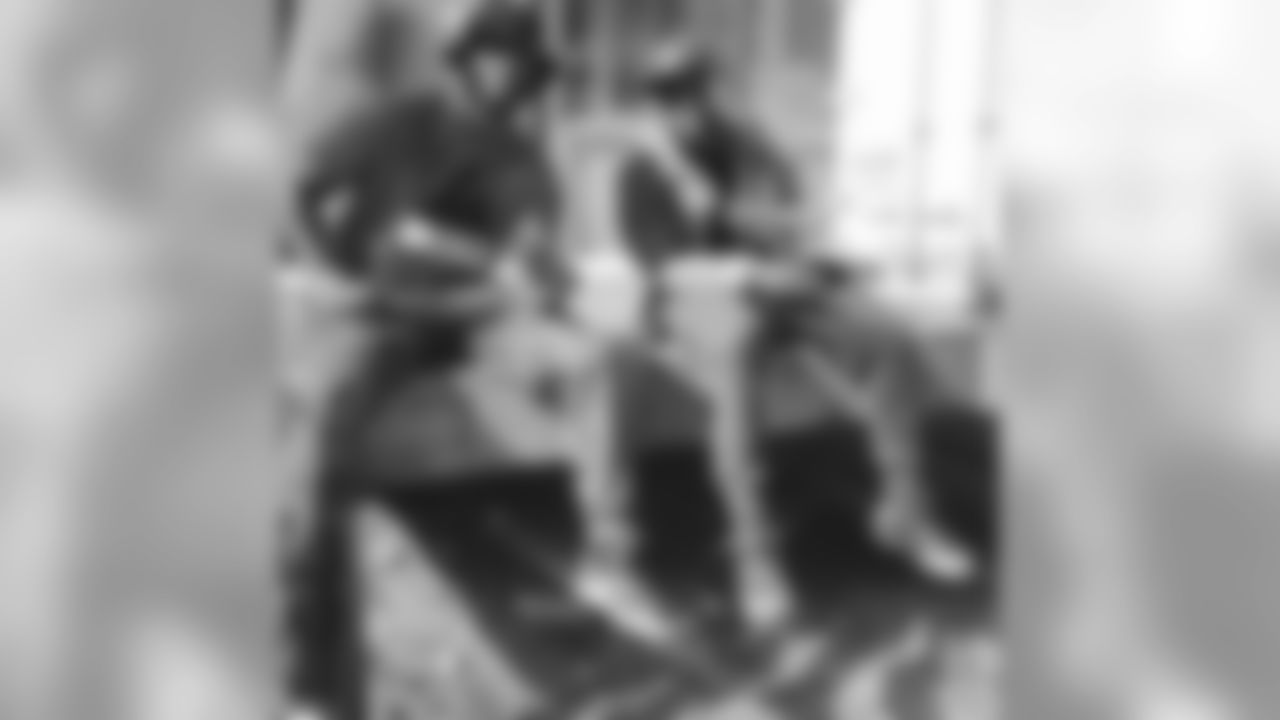 bp_30 [Bernard Pierce]: Me and the lil bro @terrancewest28 [Terrance West] vibin right before we go live at 4:25 @WNST